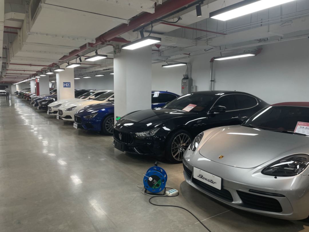 上半年卖了971万辆二手车,首次反超新车,但半年关了3万家店:抄底别急,三种车能买、两种要等、一种直接买新车