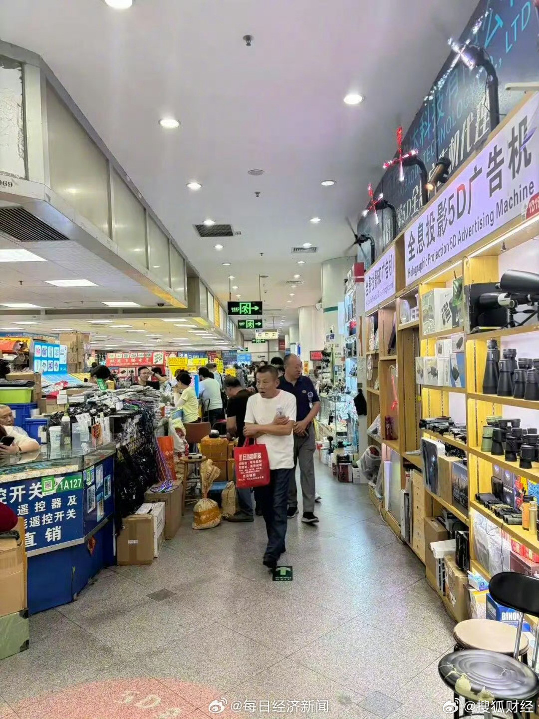王思聪5年前的102万电脑估值129万:逐件算完你会发现,涨的全是内存和企业盘,跟你家旧电脑没关系