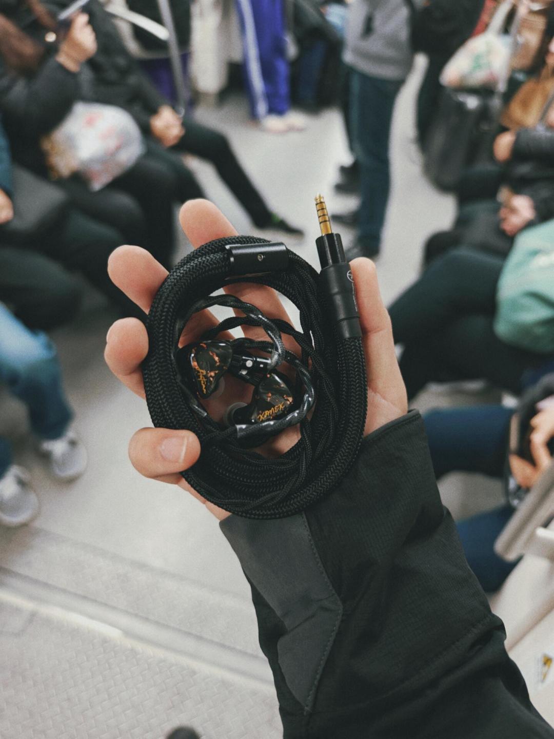 磨耳朵三周没进步?翻完英语播客推荐帖和它们的评论区,你听的“播客”可能根本不是播客