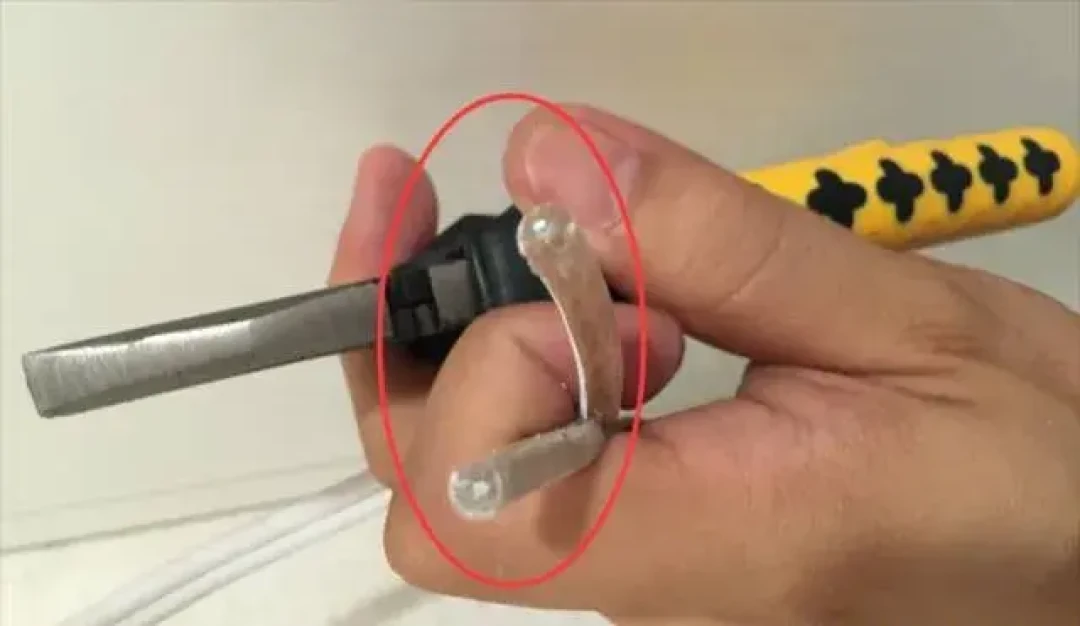 30块的HDMI线是智商税,但埋进墙里的那根不是:家庭影院水电阶段,这4个决定错过就是砸墙