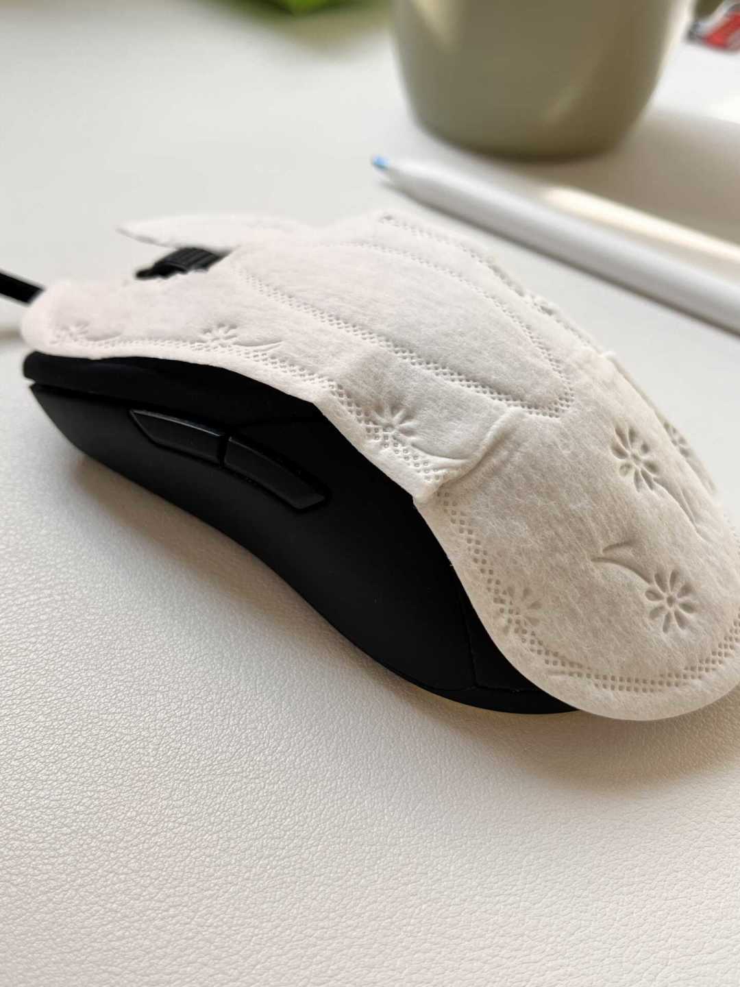 AE6V2的推广刷屏全在喊“汗手”:翻完1700条评论和3篇实拍对比,这个肤感涂层能解决的事比你想的少