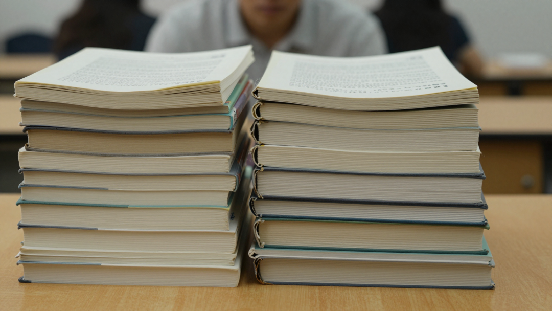 开学前多出来的那行“AI课”:先看清学校到底给几节课,再考虑要不要掏钱报班
