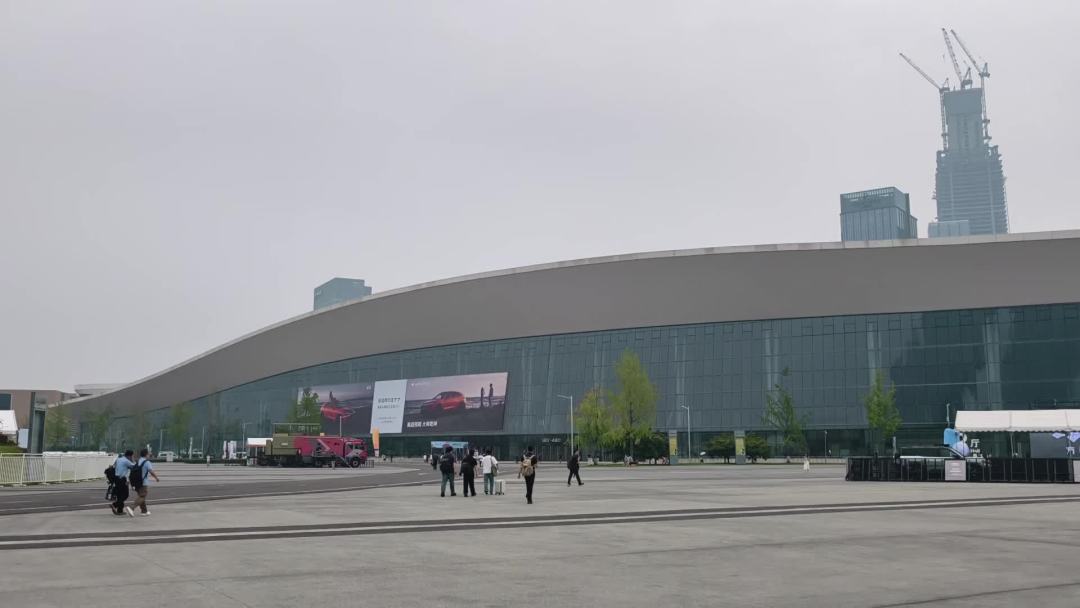 成都车展闭幕那天,保时捷又没来:连续第二年缺席,中国销量再跌32%,可营业利润反而涨了34%