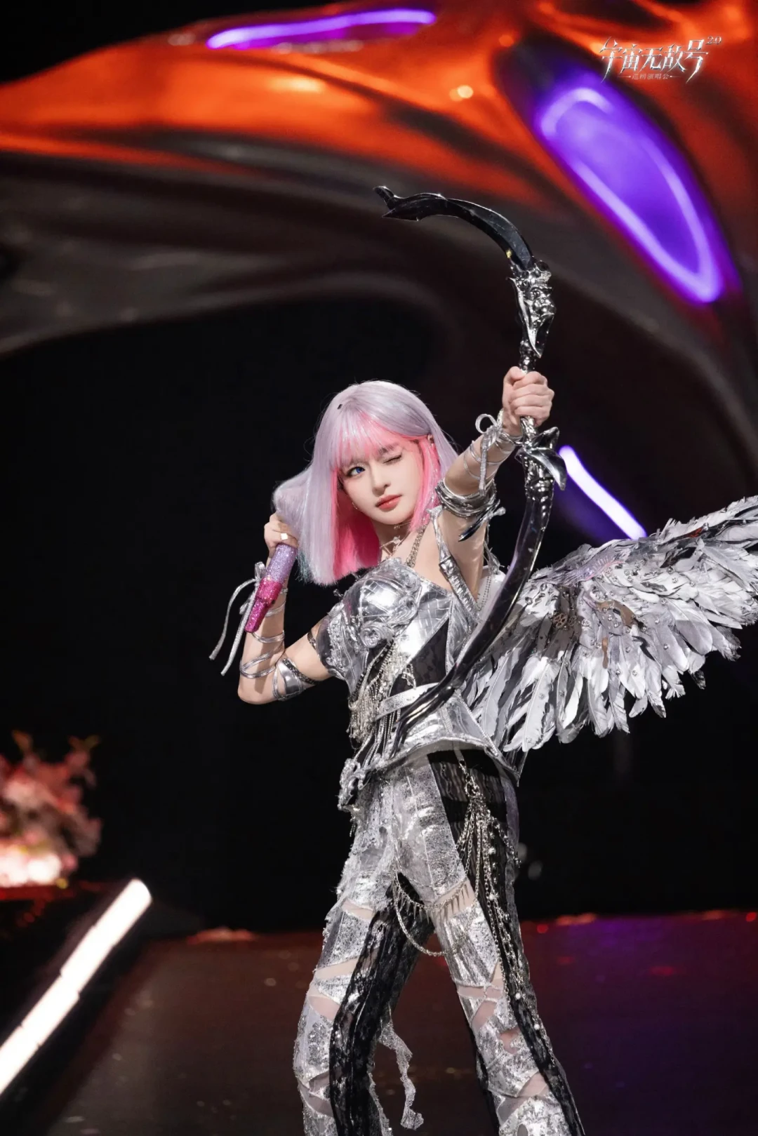 29首歌里12首是翻唱:黄霄云演唱会被吵翻的,其实是这张票到底值不值