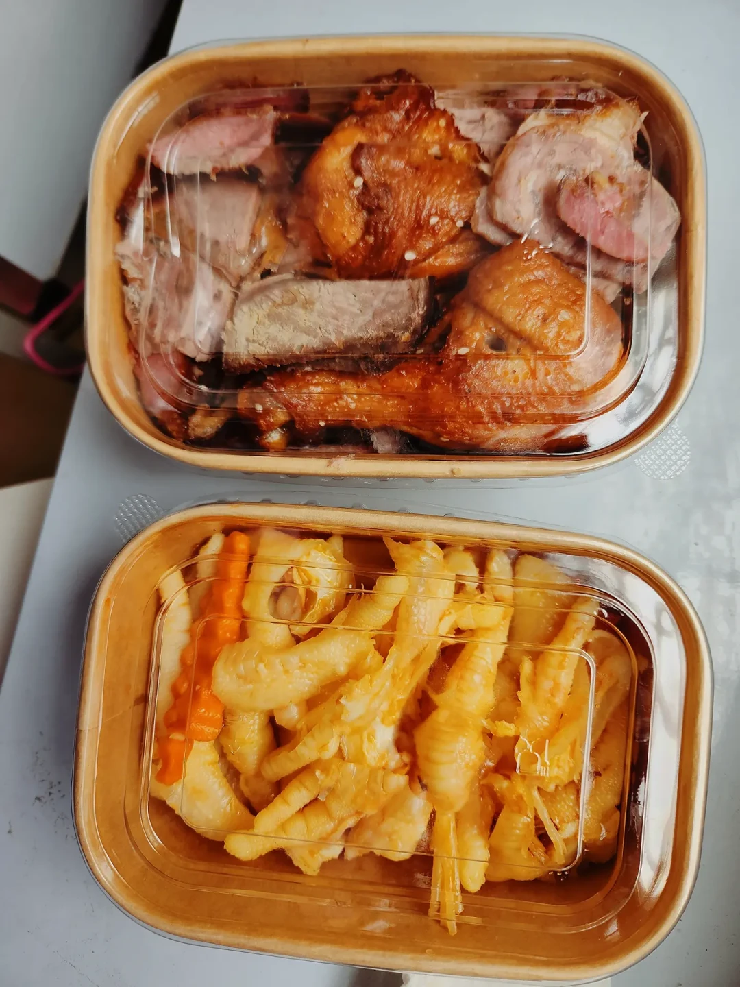 一兜零食放上火车空座,吵了7天热搜:反而把“长途火车怎么吃”说明白了