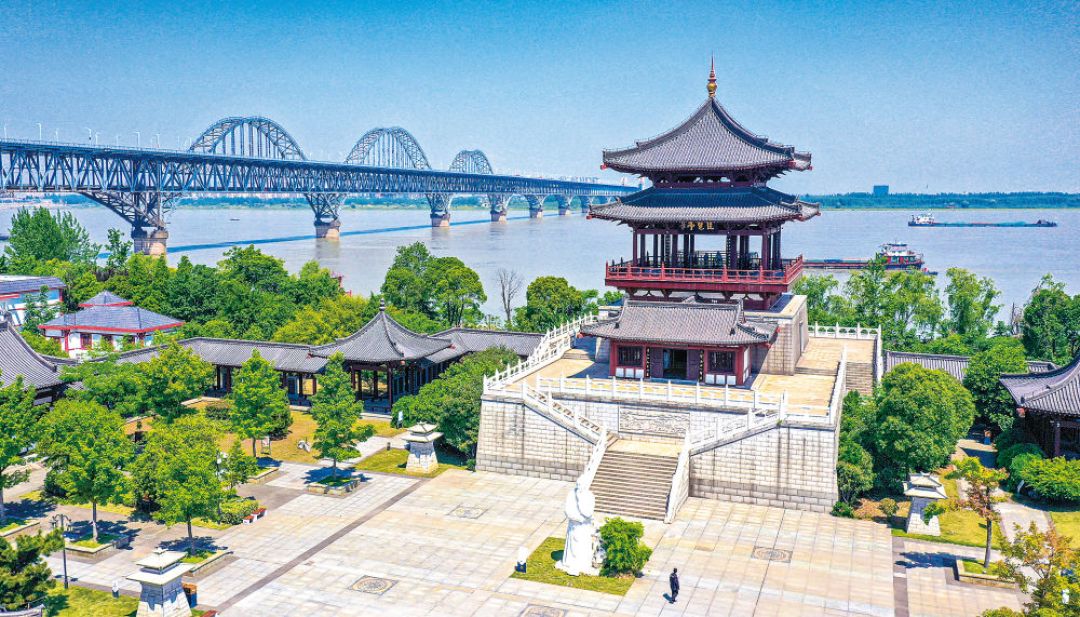 王勃逝世1350年,1350人用一篇《滕王阁序》换到终身免票:这篇文最值得一去的季节才刚开始