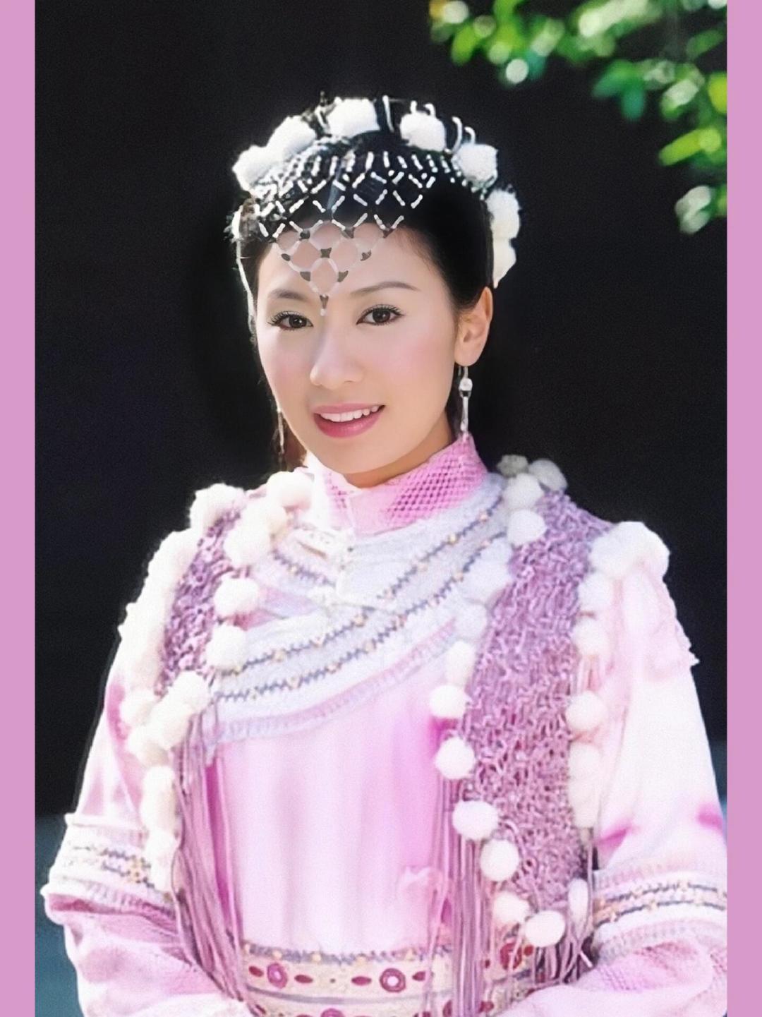 张无忌总对赵敏生气、对周芷若客客气气？翻了原著才明白，这场吵了二十多年的架，金庸早写好了答案