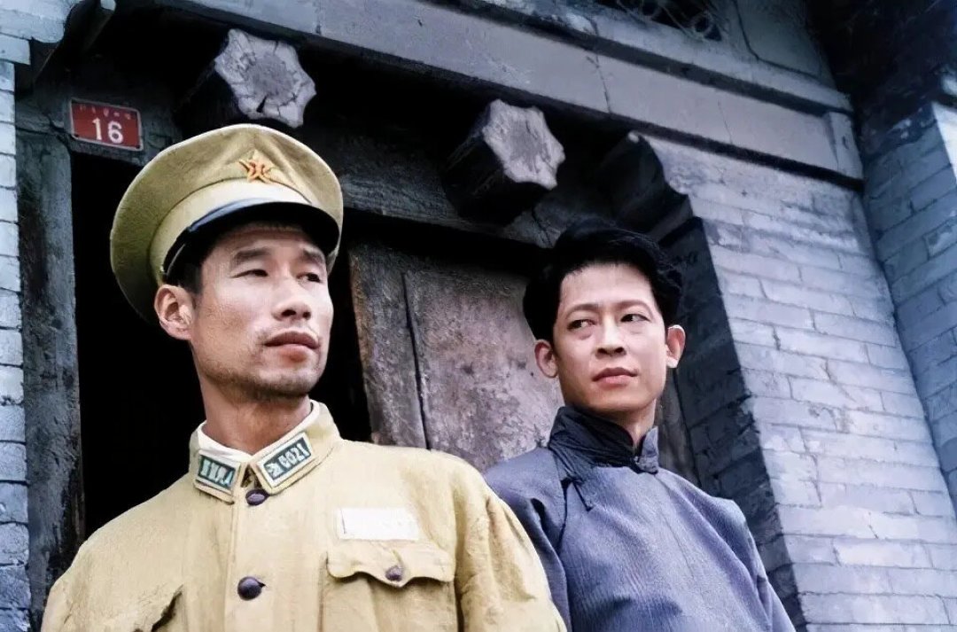 《无悔追踪》重刷越刷越吵:论迹、论心、论时代,你拿哪把尺子量冯静波?