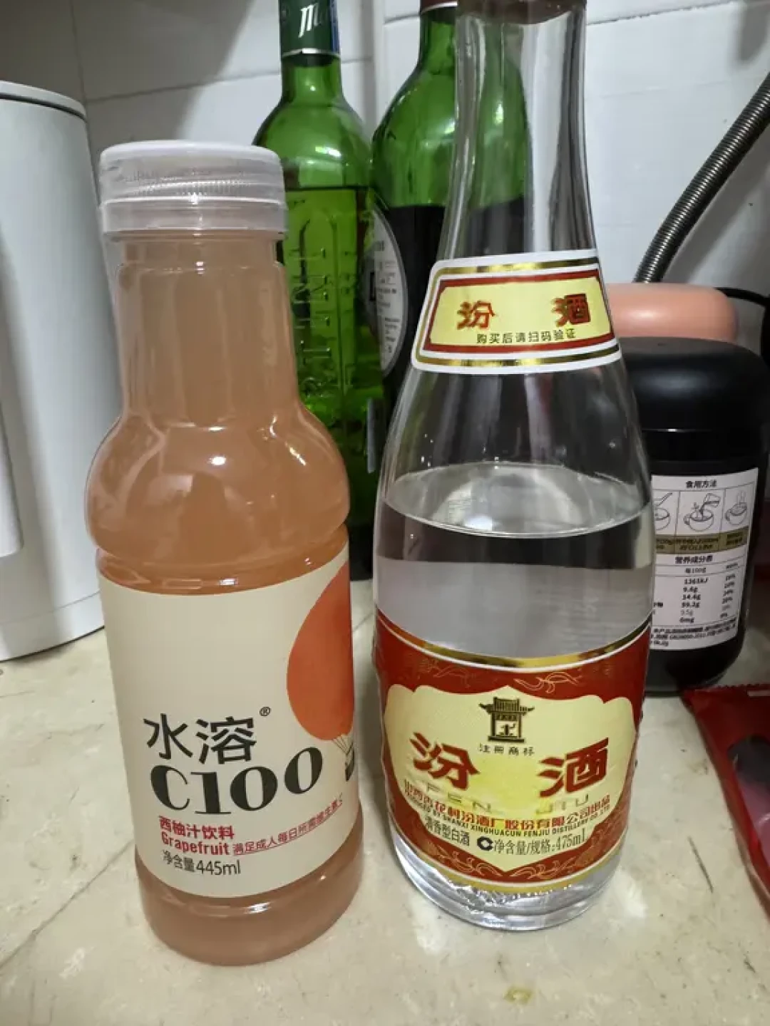 你酒柜里那半瓶白酒,突然成了最火的调酒基酒:不翻车的都是清香型,“8杯不在话下”才是警戒线