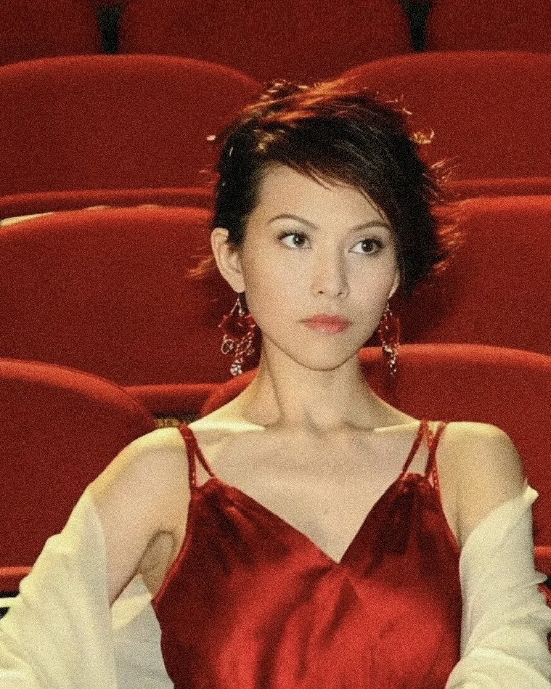 18年后重估康雅思:当年最不被喜欢的《珠光宝气》三妹,怎么就成了