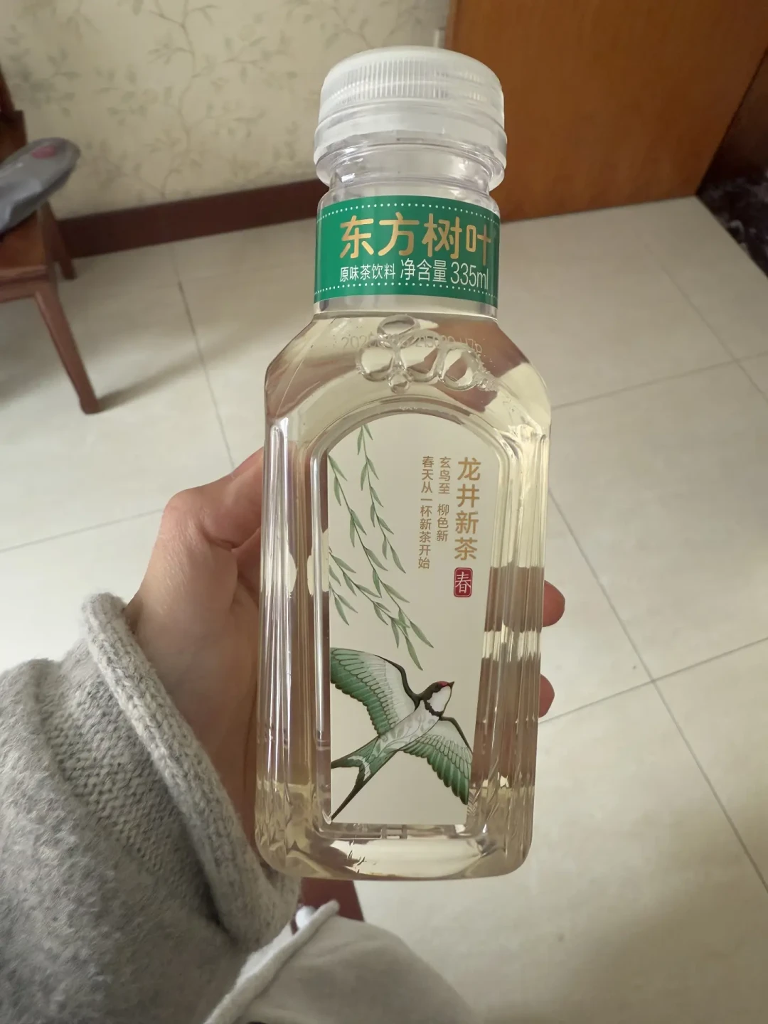 茶饮半年131亿反超包装水、东鹏把茶卖到3块:对完5类渠道价差、避掉4个坑,秋天囤无糖茶的路线理清了