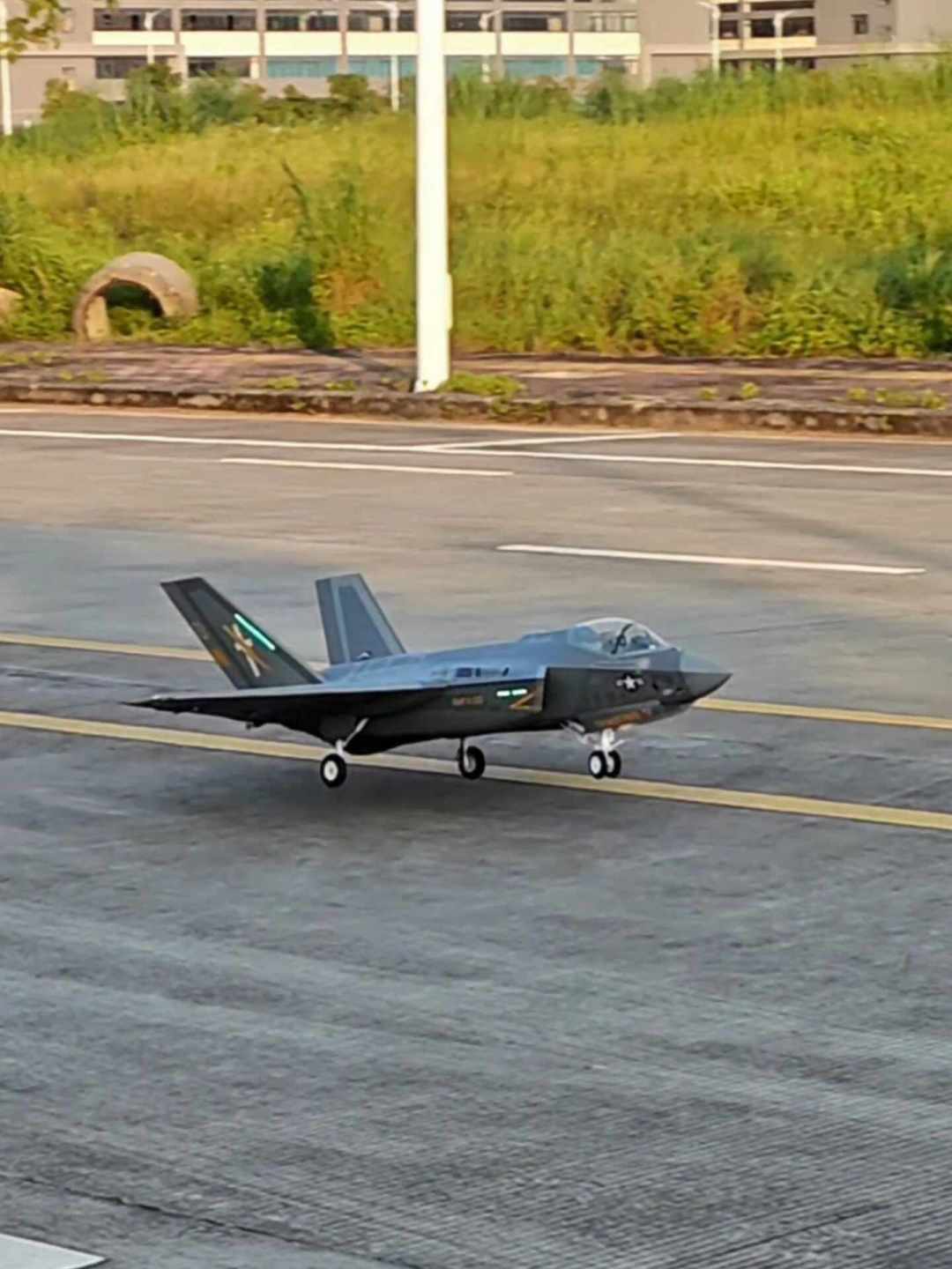 飞翼110涵道F-35C秒空:空机3000+整机4000+,这架“肥电”要把涵道涨价阶梯顶到哪一级