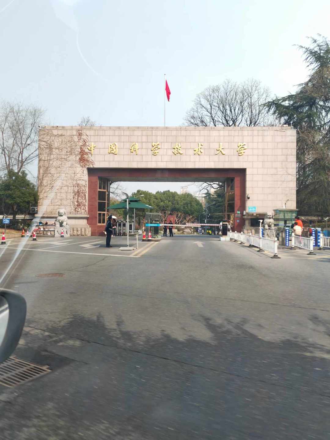 中科大撤了英语专业,胖东来50万招翻译:AI时代还要不要花钱学外语?先把这四本账算清