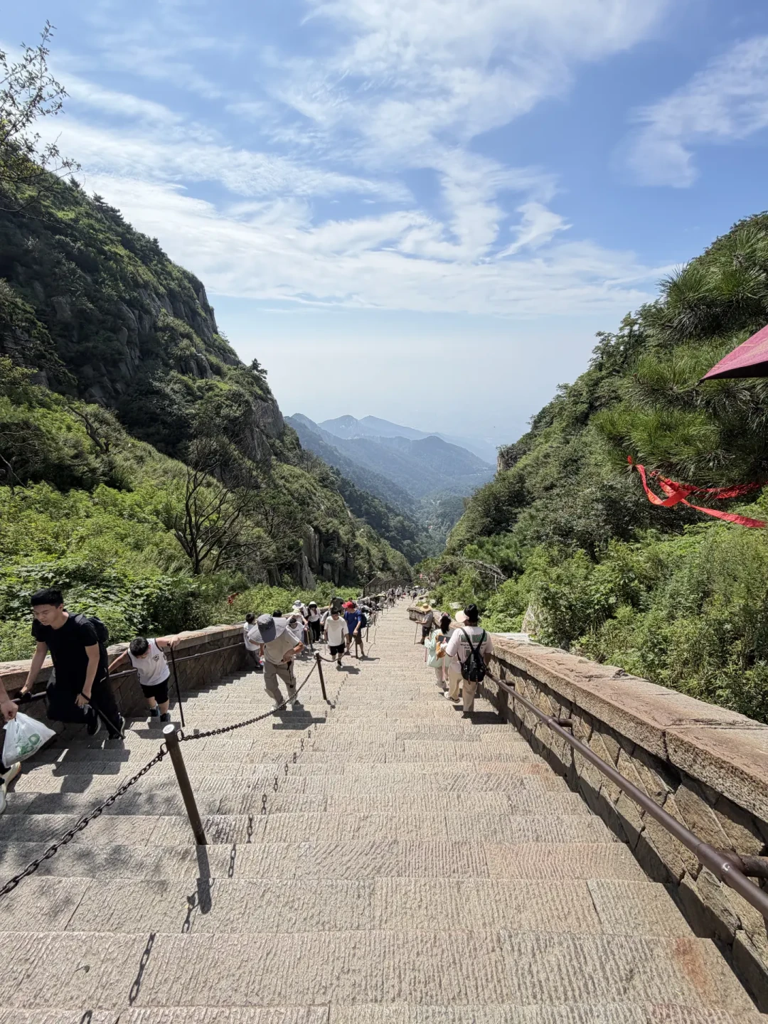 国庆爬泰山,夜爬还是白天爬?1.26万赞攻略和716赞劝退帖,差的其实是这5笔账