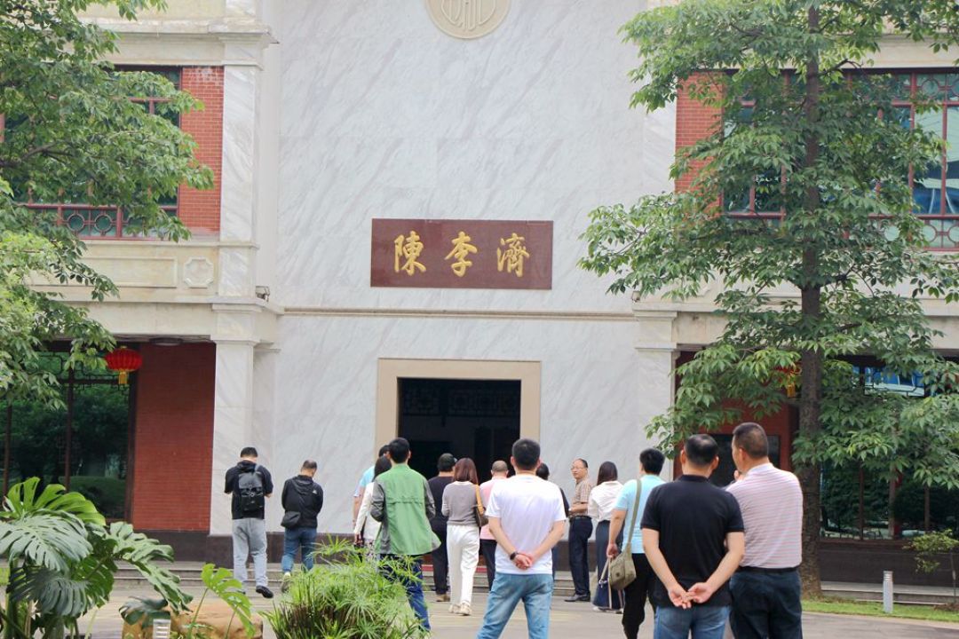 咬开蜡封吃了一嘴蜡:陈李济四百年前发明的这层壳,你会开吗、剥不剥、值不值