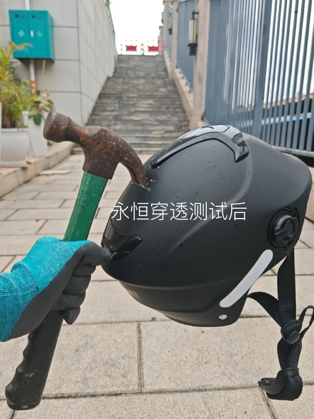 “砸不烂”是头盔营销最坏的话术：这五分钟自审清单，对照你的盔查一遍
