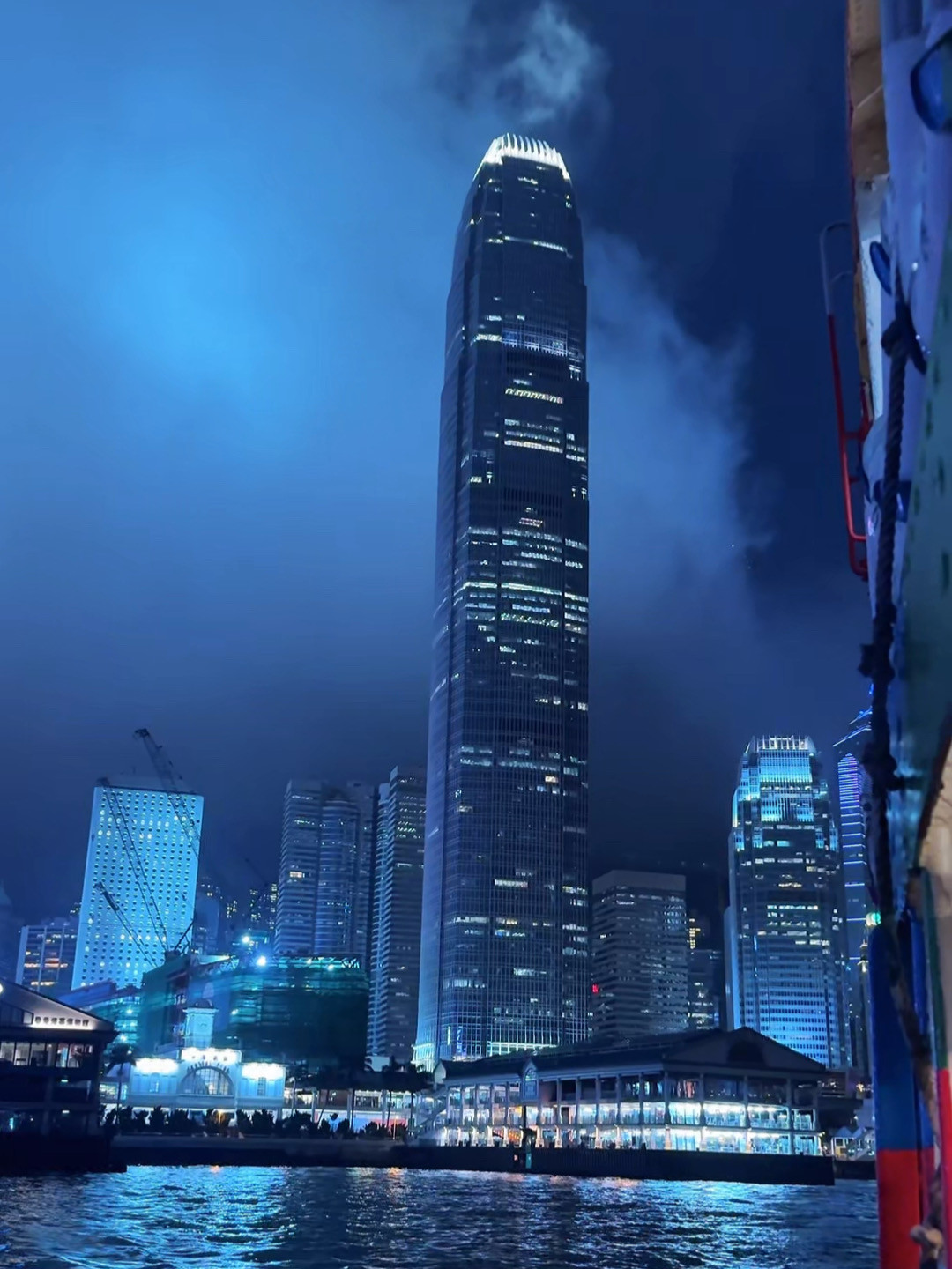 国庆去港澳双人5天要多少预算?翻了20多篇实报账:酒店涨3倍、总价只多四成,有两个开关能把钱省回来