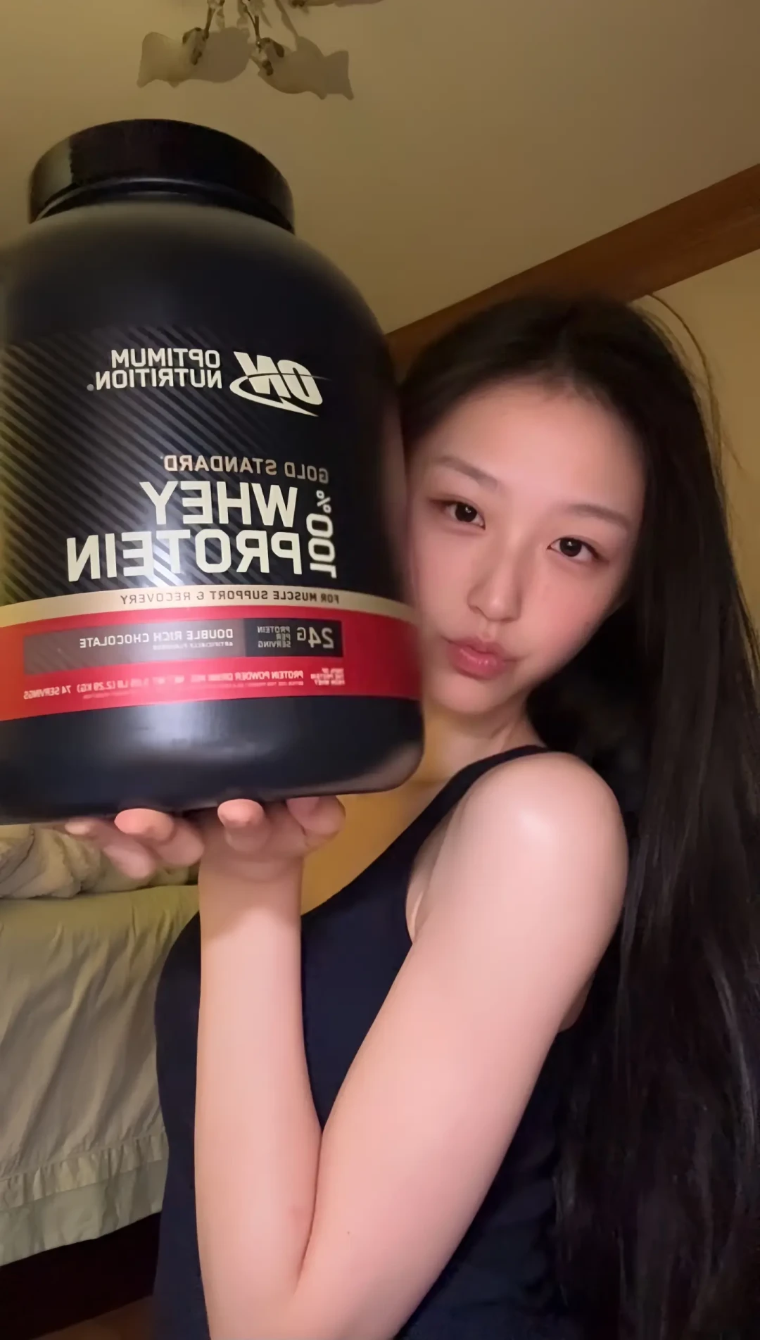 “喝ON长痘换植物粉”的通稿,被同一个模板写了两次:两个账号相隔数月文案几乎一模一样,评论区更好看