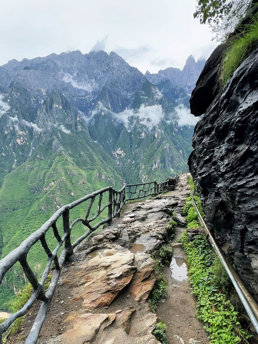虎跳峡装了护栏还值得去吗?今年去过的、准备国庆去的,先把这三件事搞清楚