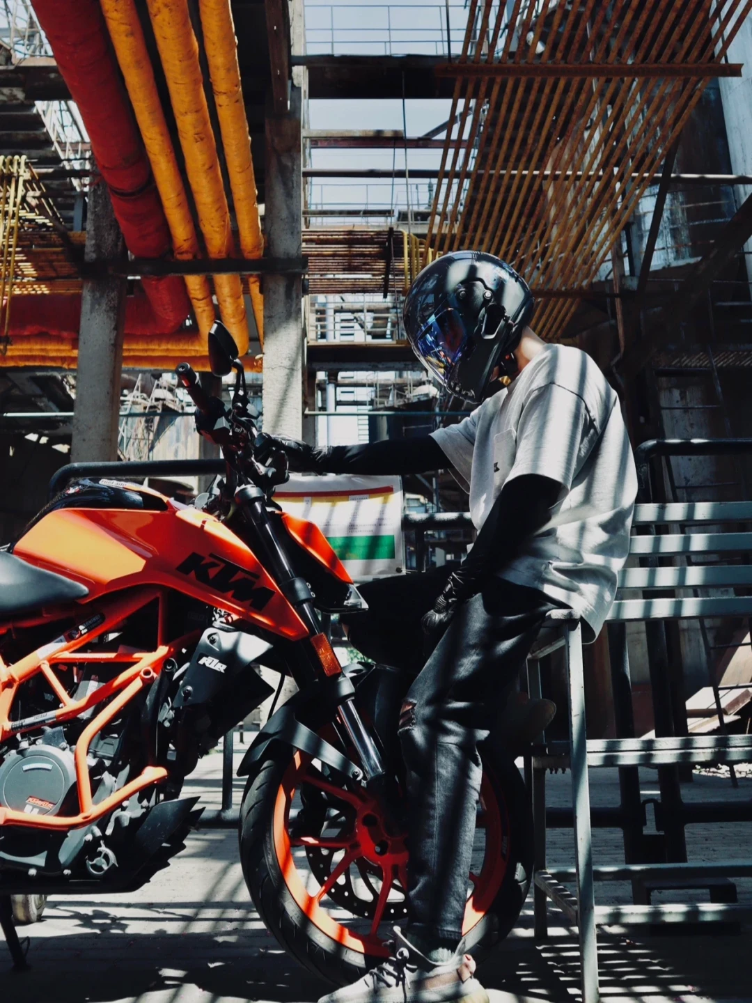 Arai NEO限定版花1999秒没,价回3368:三档价格和300克重量差,最便宜的Arai全盔该谁买