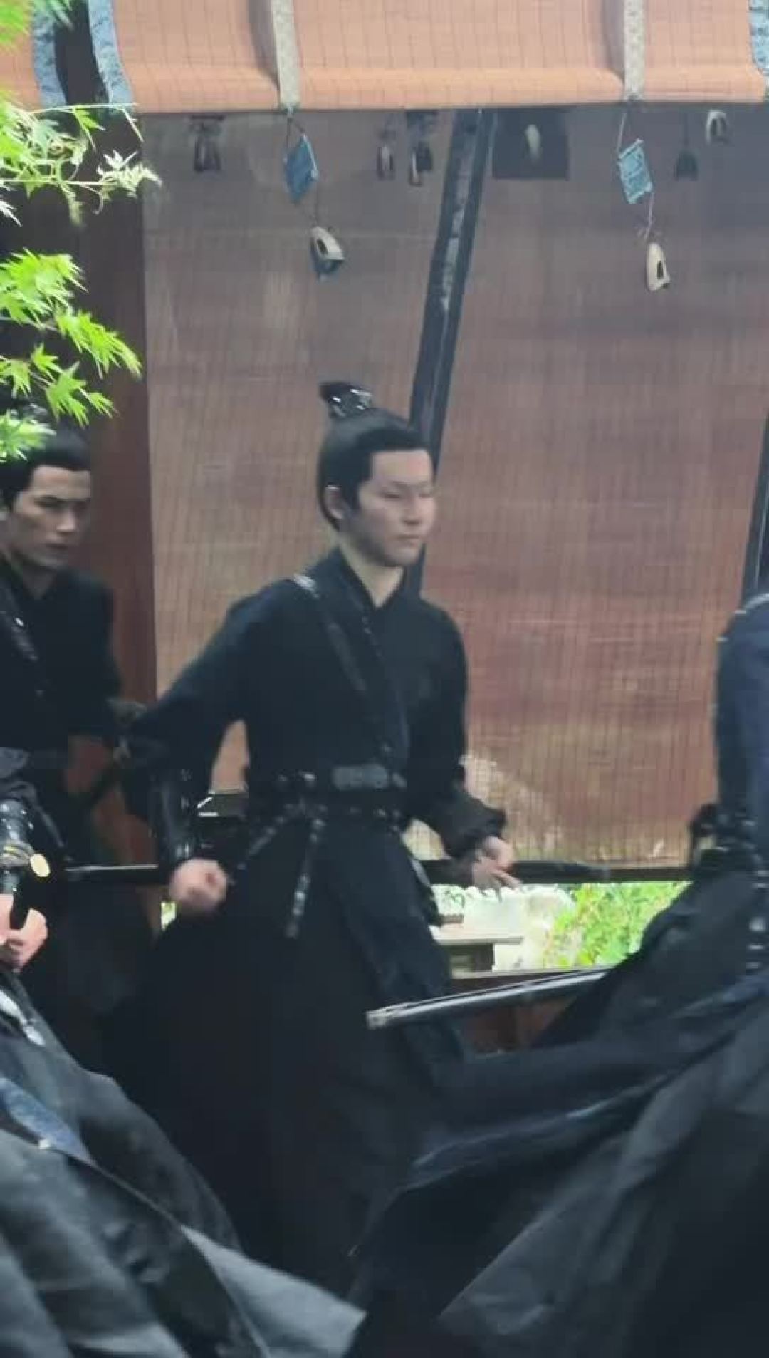 前有肖宇梁,后有闫桉雷神出妆:《百妖谱》真人剧的客串排场,才是单元剧的正确算盘