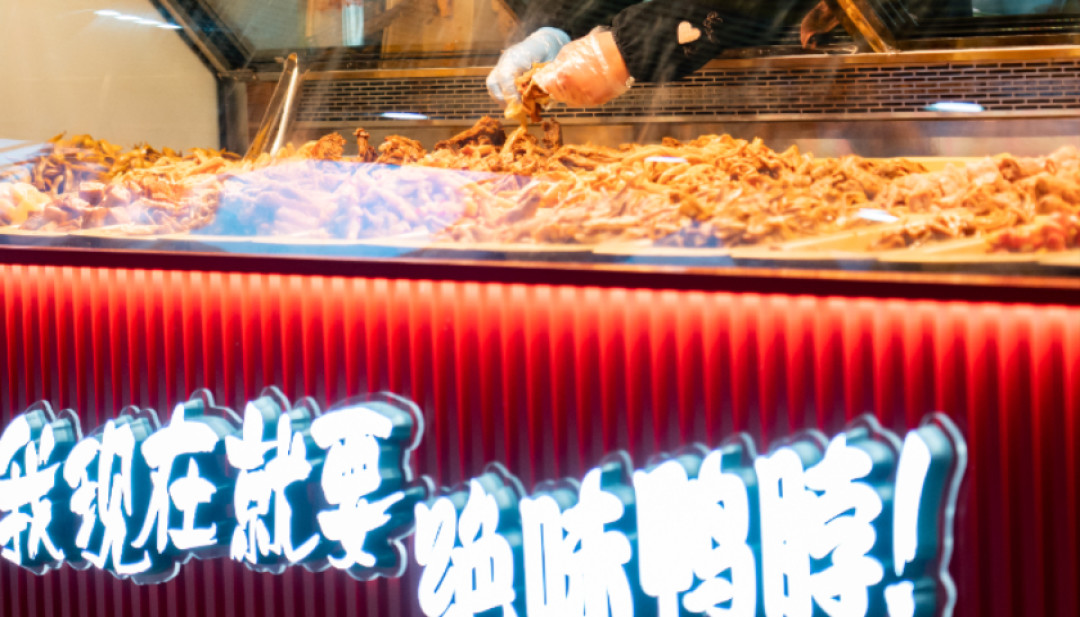 两年关掉6600家店,鸭脖还是卖60块一斤:原料跌了价,你手上那袋鸭货为什么不降?