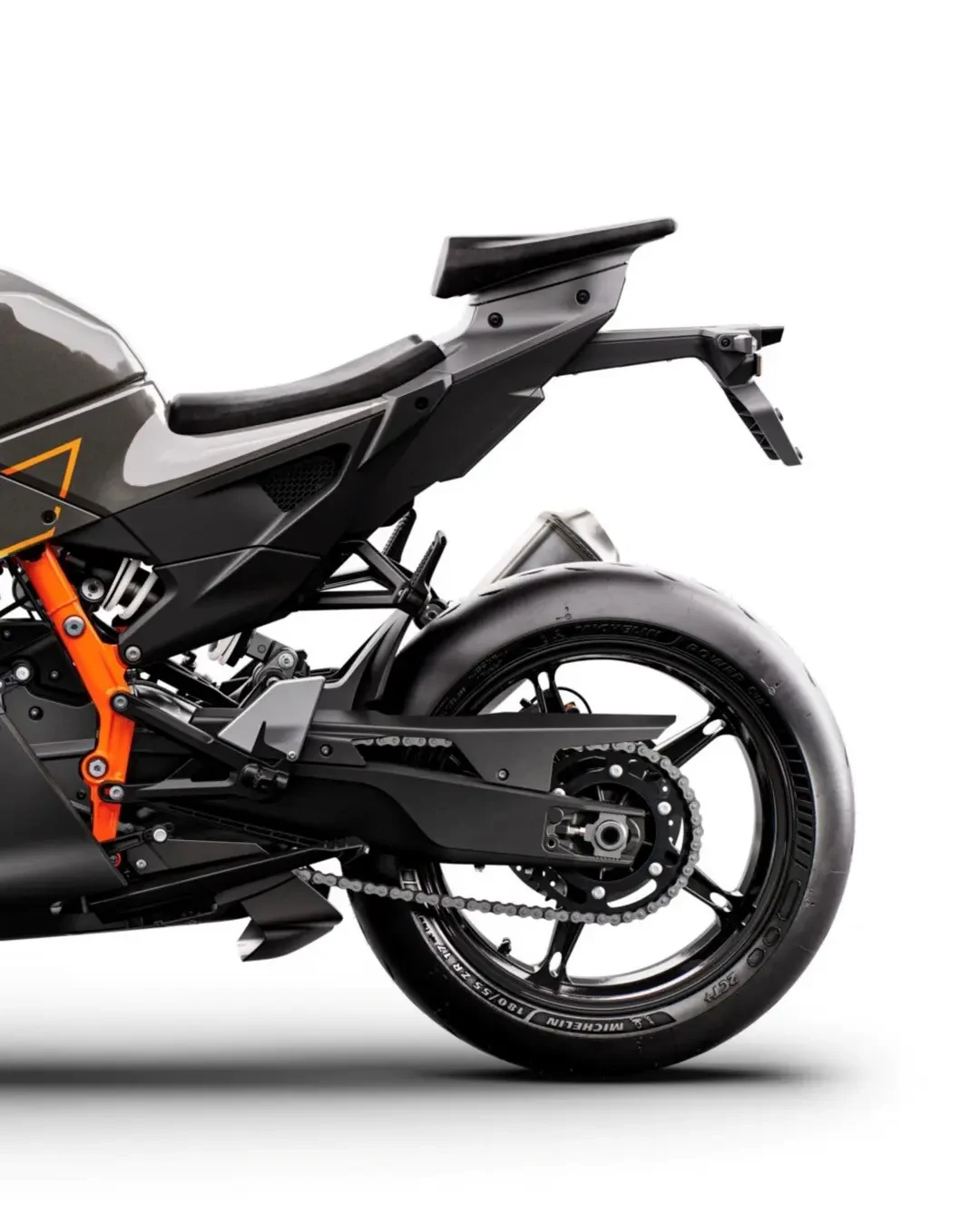 首台 Track 版悄悄到了上海,评论区却还在吵那根后摇臂:KTM 990 RC R 的设计,把钱花在哪了