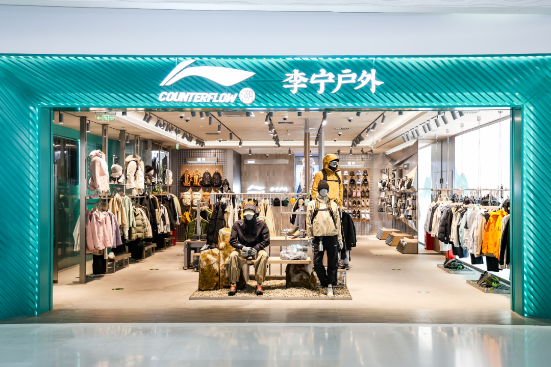 山川里刚上新、ACG把店开到了始祖鸟隔壁:运动品牌的户外线,3类人适合、2类人别碰,先搞清场景再掏钱