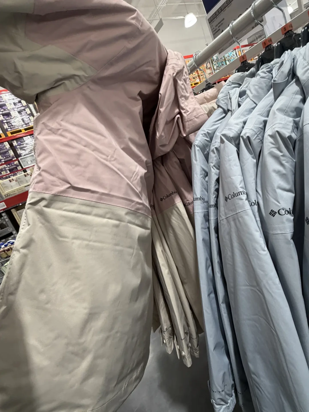 哥伦比亚的尺码是“版本互撞”:美版S≈国行L、山姆只有M—2XL、国行新款反而偏小——秋款上身前,先看懂这四套尺码体系