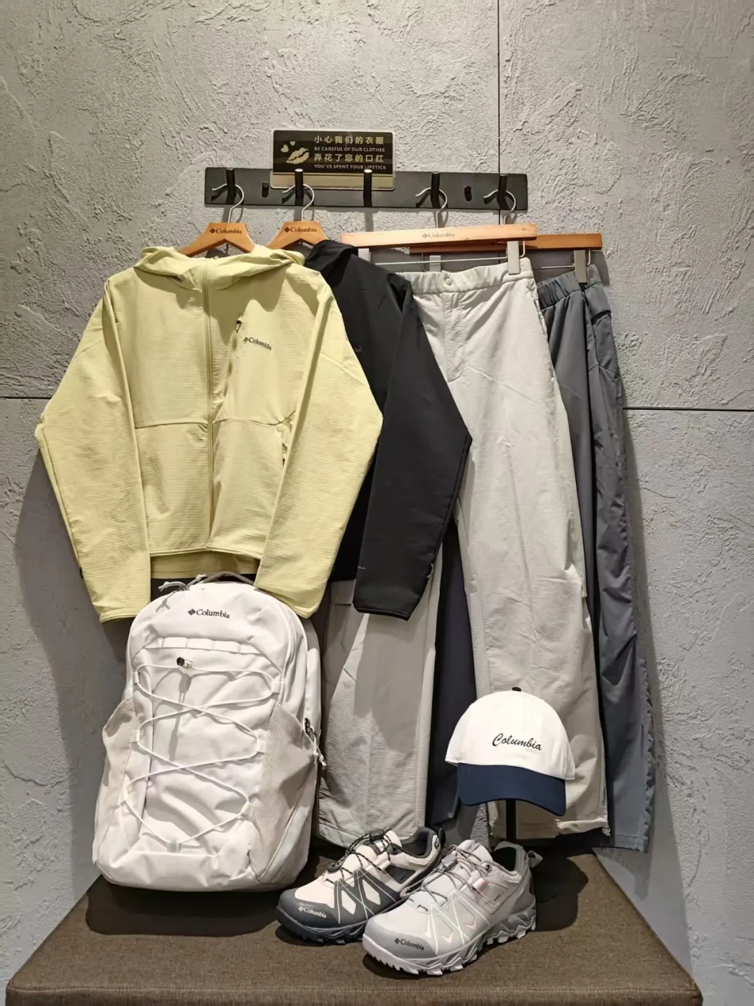 哥伦比亚的尺码是“版本互撞”:美版S≈国行L、山姆只有M—2XL、国行新款反而偏小——秋款上身前,先看懂这四套尺码体系
