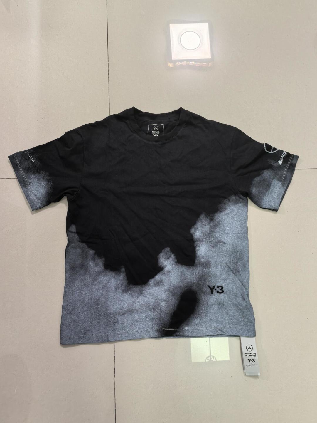 Y-3×梅奔F1联名,8000元外套秒罄:318元冠军车模开卖,现在还能入手什么