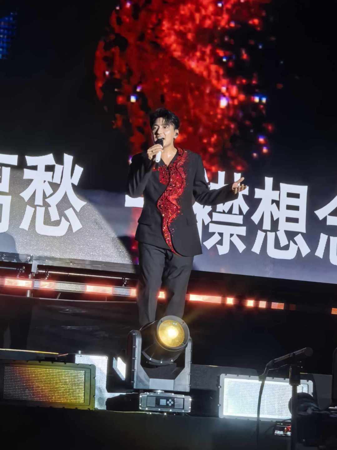 泰安只唱4首、鄂尔多斯压轴、年底云顶专场:追林志颖2026年的演出,这三类演出的账要分开算