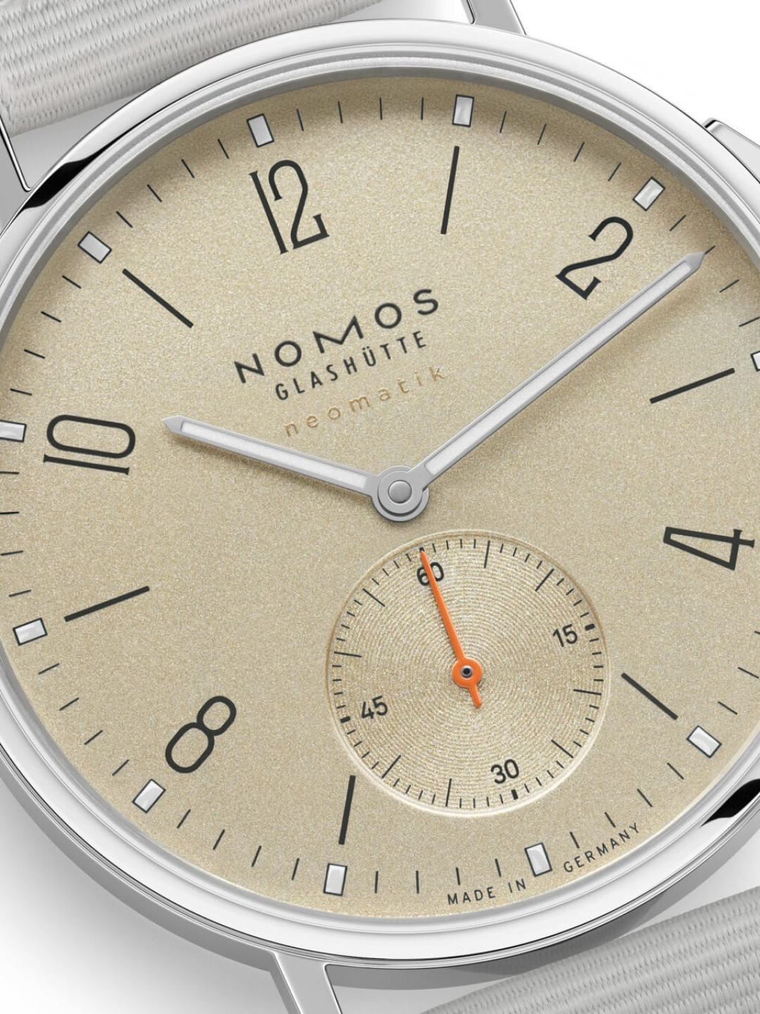 35mm的NOMOS为什么戴出38mm的效果?翻完2026年的避坑帖,聊聊尺寸怎么按手腕选