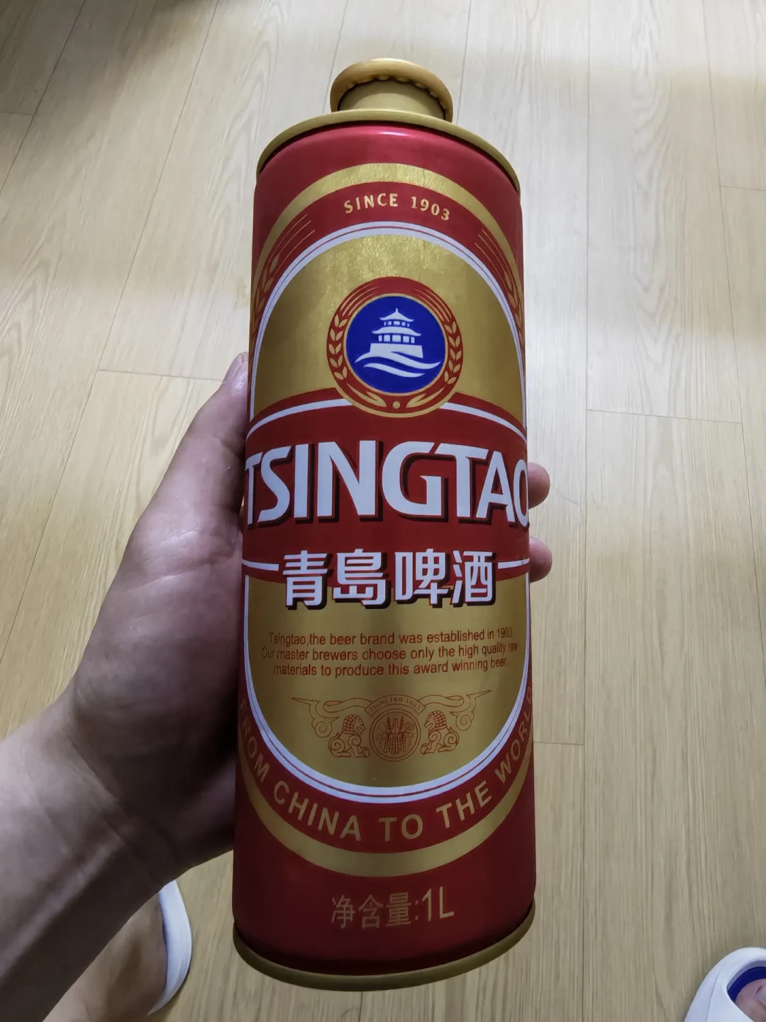 青岛啤酒摆上1L大罐:一升从11块9到近百元,下单前先算三笔账