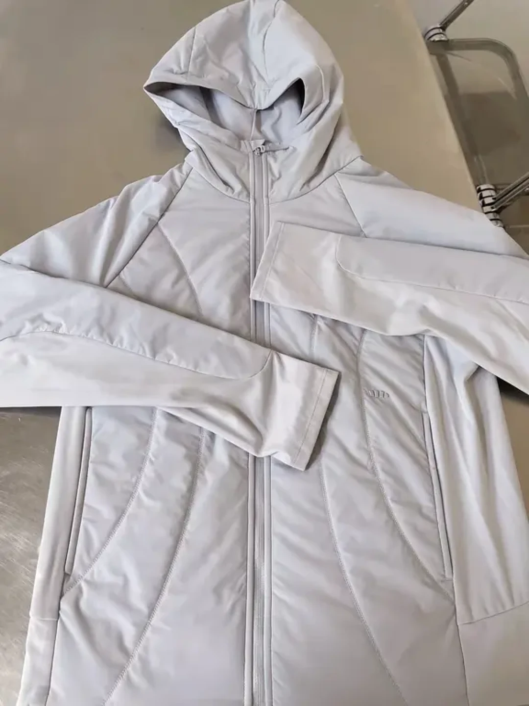 蕉下气绒服是智商税?填充物是聚酯纤维,但渠道价已经打到99元,买前先对号入座