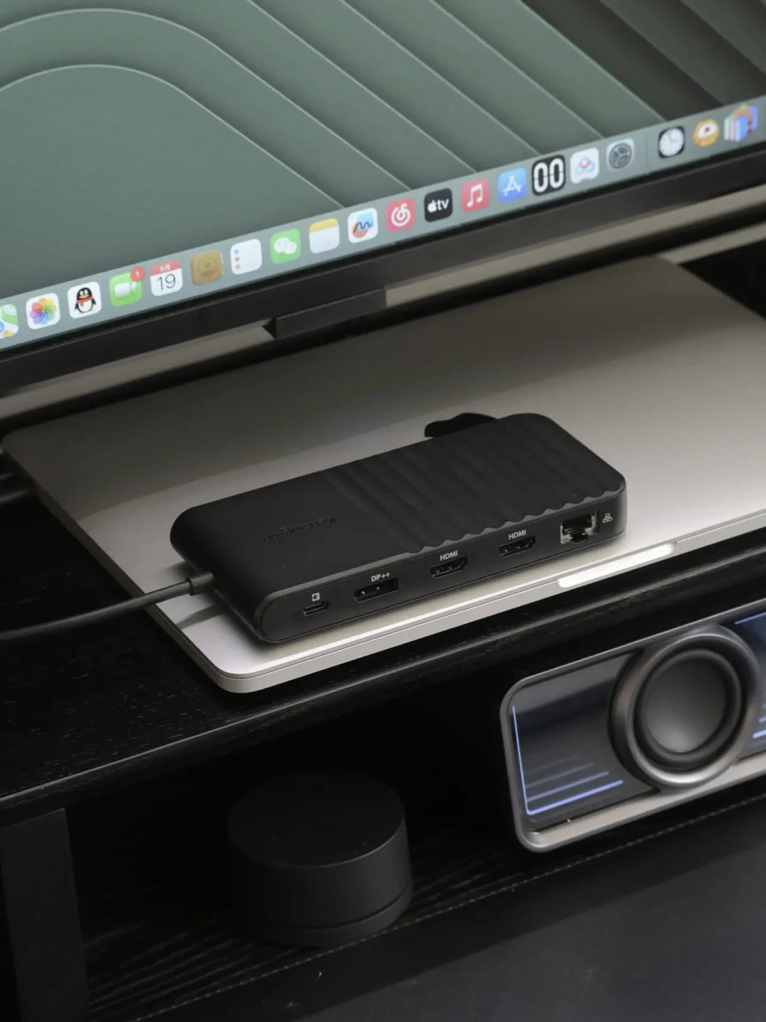扩展坞的“双HDMI”对MacBook是假的:先分清三条视频路径,再决定肯辛通的三屏坞买哪条线