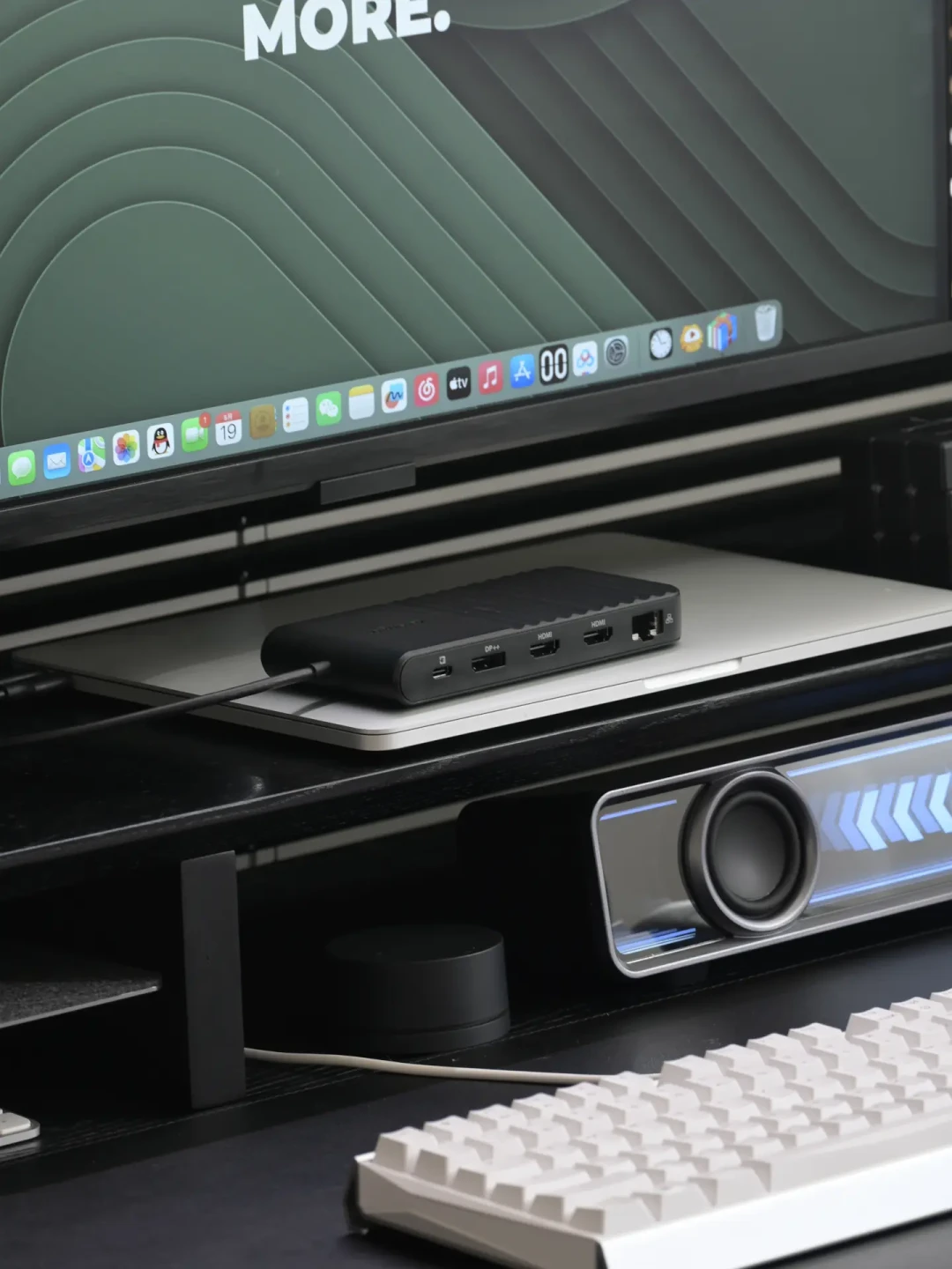扩展坞的“双HDMI”对MacBook是假的:先分清三条视频路径,再决定肯辛通的三屏坞买哪条线