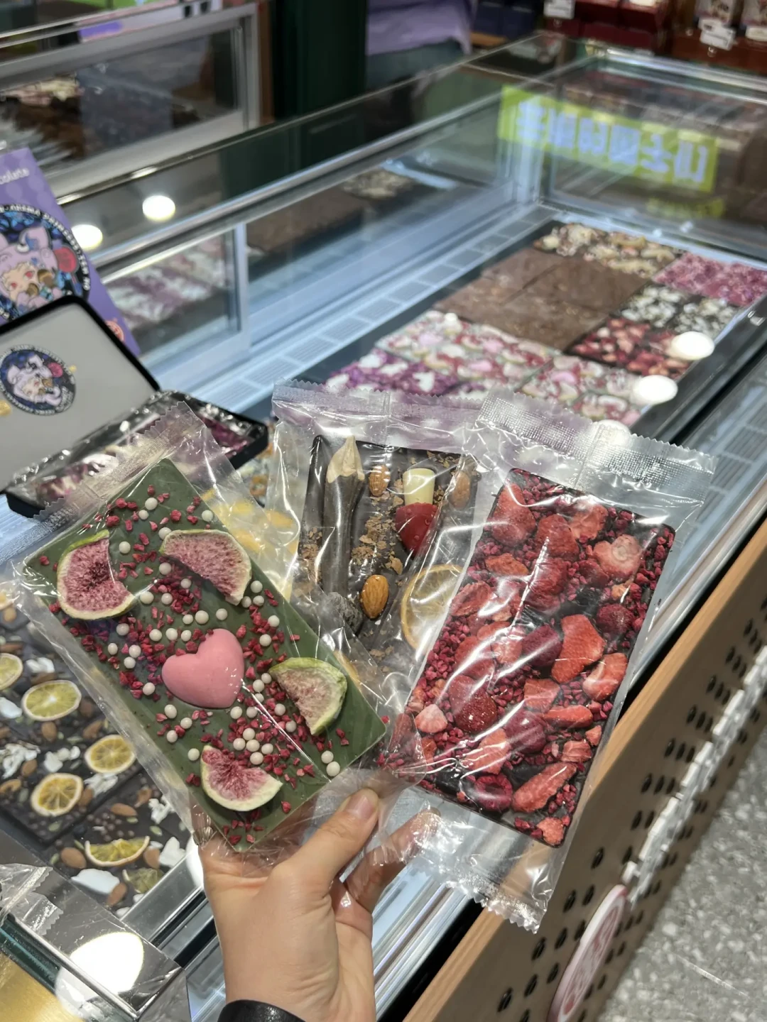 德和被玩成潮店:菌子巧克力118元100克,国庆去昆明这篇怎么选