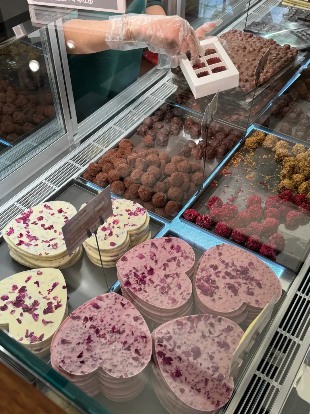 德和被玩成潮店:菌子巧克力118元100克,国庆去昆明这篇怎么选