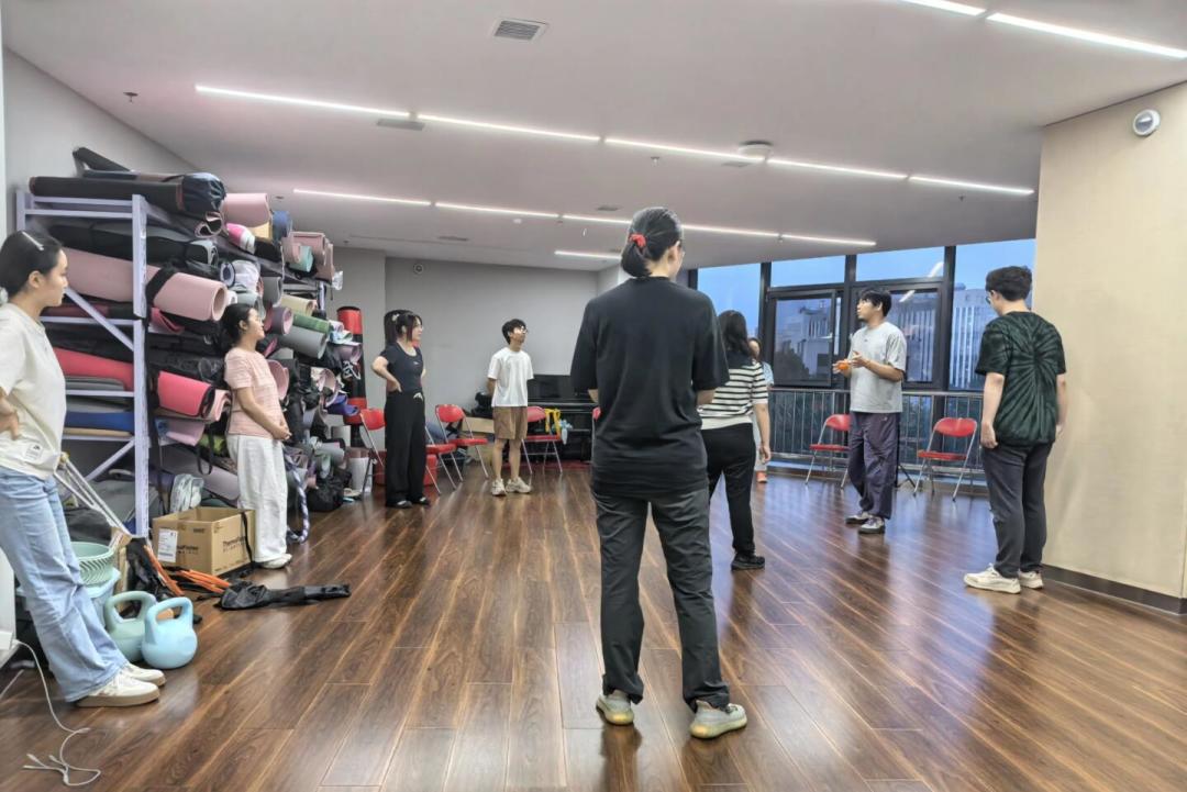 179元的减压场,1280元的工具箱课:即兴喜剧课的价差有7倍,因为学的根本不是同一种即兴