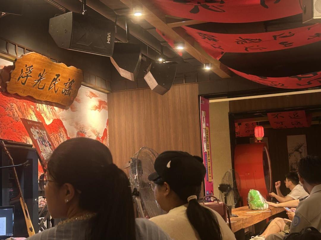 179元的减压场,1280元的工具箱课:即兴喜剧课的价差有7倍,因为学的根本不是同一种即兴
