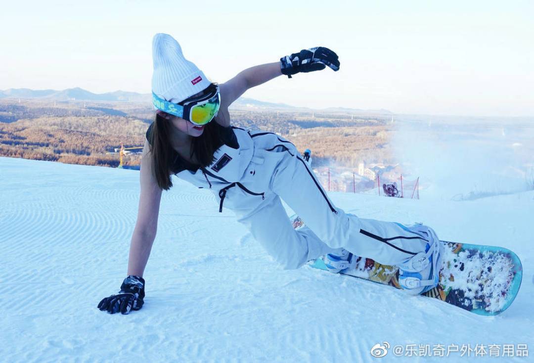 Burton是智商税还是日系是智商税?开板前,先把雪板价格的三层账拆开