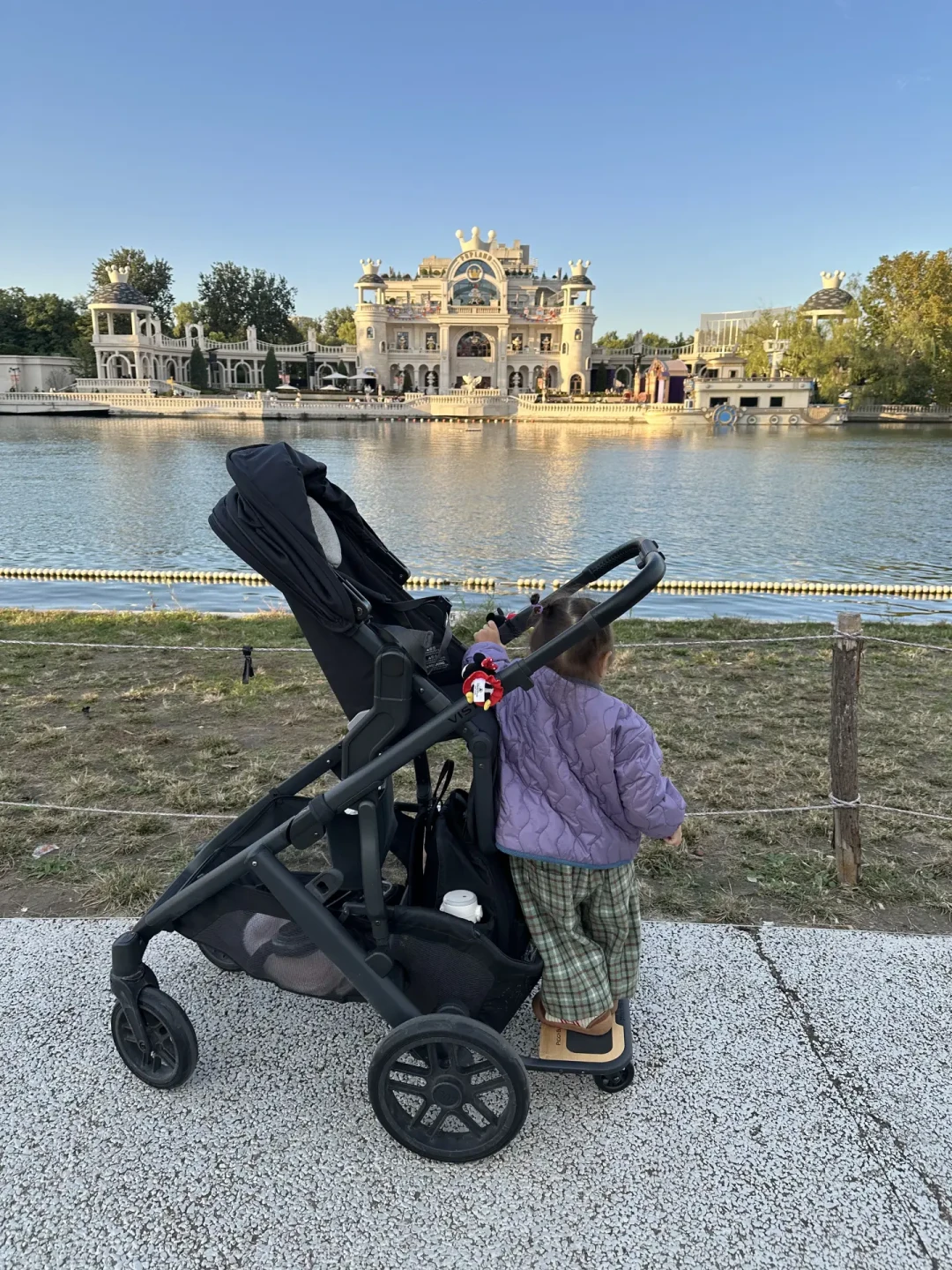 二胎来了，必须再买一辆婴儿车吗？把UPPAbaby“一车推两娃”的四条路线讲清楚：双座版、第二座椅、踏板、Minu Duo，成本和坑都在这