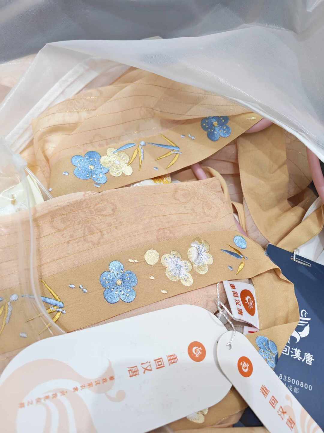 男生第一件汉服怎么买?拆开重回汉唐6款男装:通勤、出游、礼仪三档怎么选,3个坑和预算都说清了