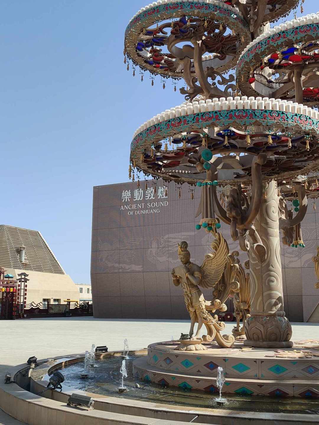 在敦煌只有一个晚上:看《又见敦煌》还是《乐动敦煌》?翻完三年全网反馈,真正的坑其实在购票渠道