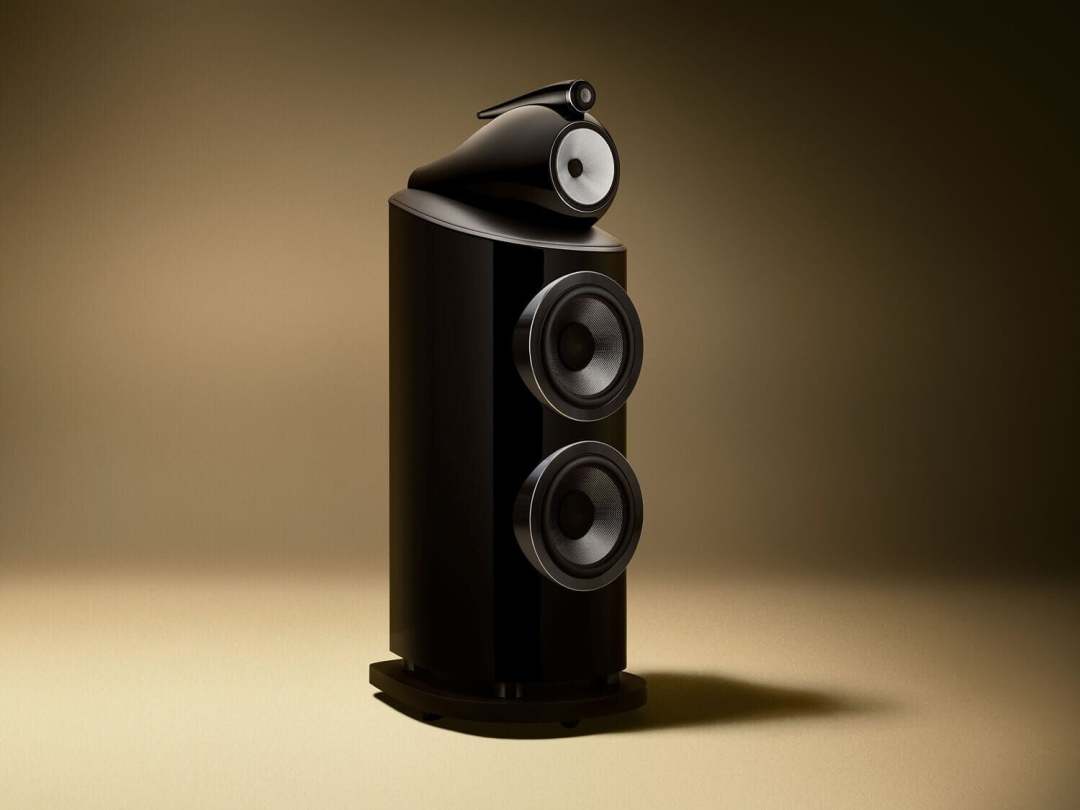 宝华韦健被骂「滞销奢侈品」,我翻了三条产品线,看到的不是衰落,是分裂