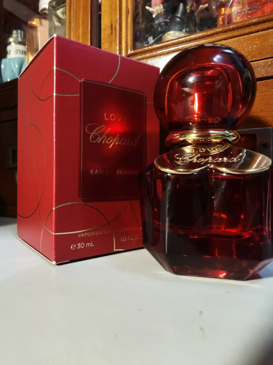 萧邦手表公价几万起步,同门的香水却200块就能入手:五条香水线全拆解,平替和坑都在这