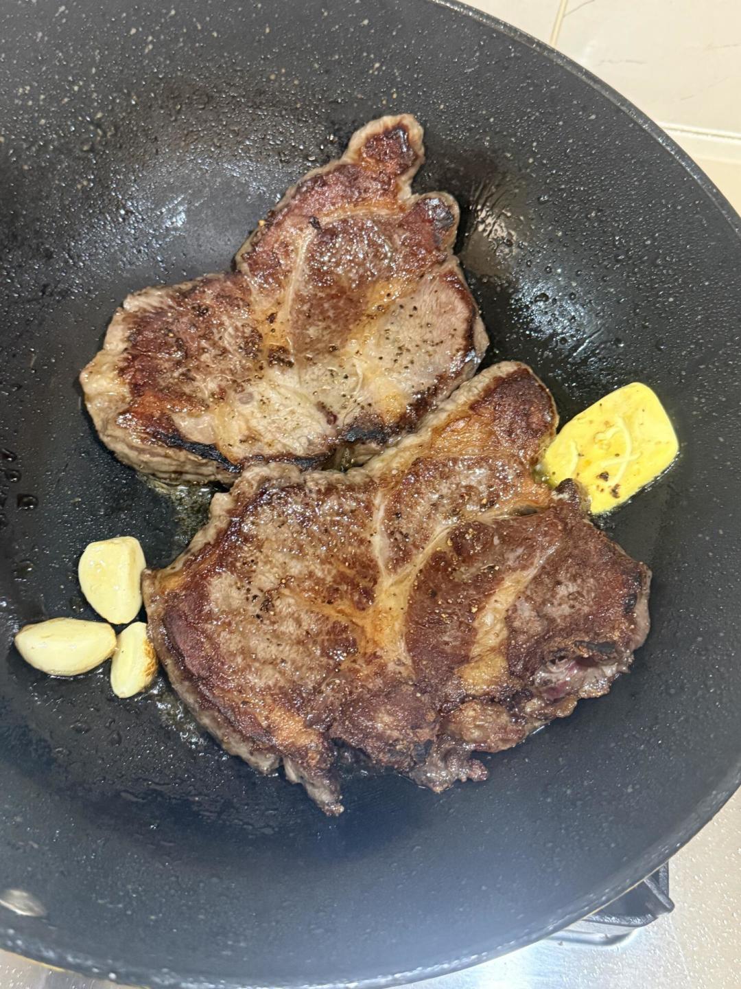 澳洲配额见底、牛肉在涨价,直播间9块9的“原切”牛排为什么反而越来越多?