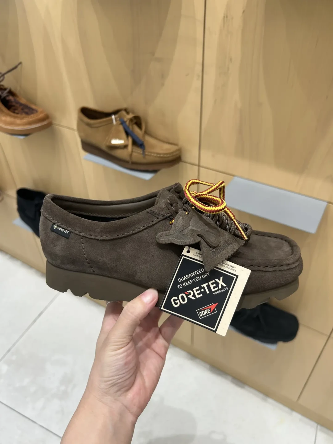 入秋雨季来了,Clarks 不再藏着:GTX 全家桶对上所有上脚帖,三个被问最多的问题一次说清