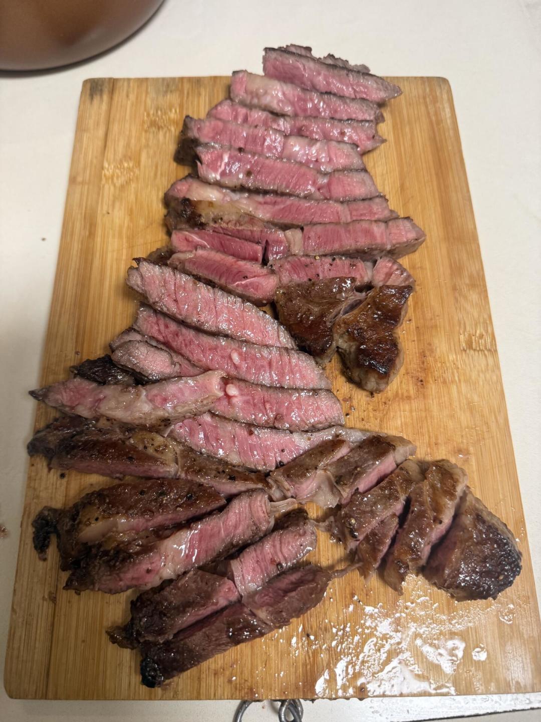 澳洲配额见底、牛肉在涨价,直播间9块9的“原切”牛排为什么反而越来越多?
